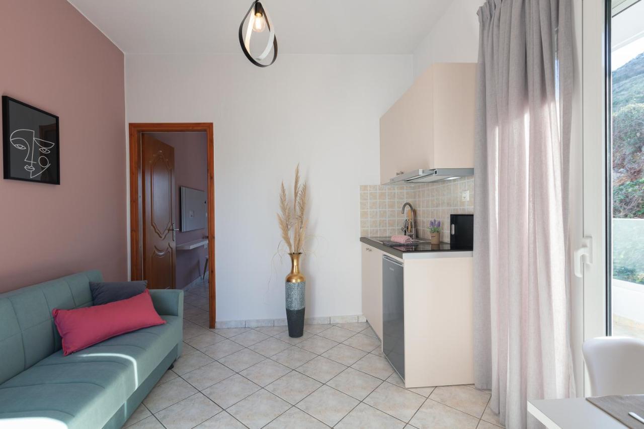 Pietra Di Mare Aparthotel Petres  ภายนอก รูปภาพ