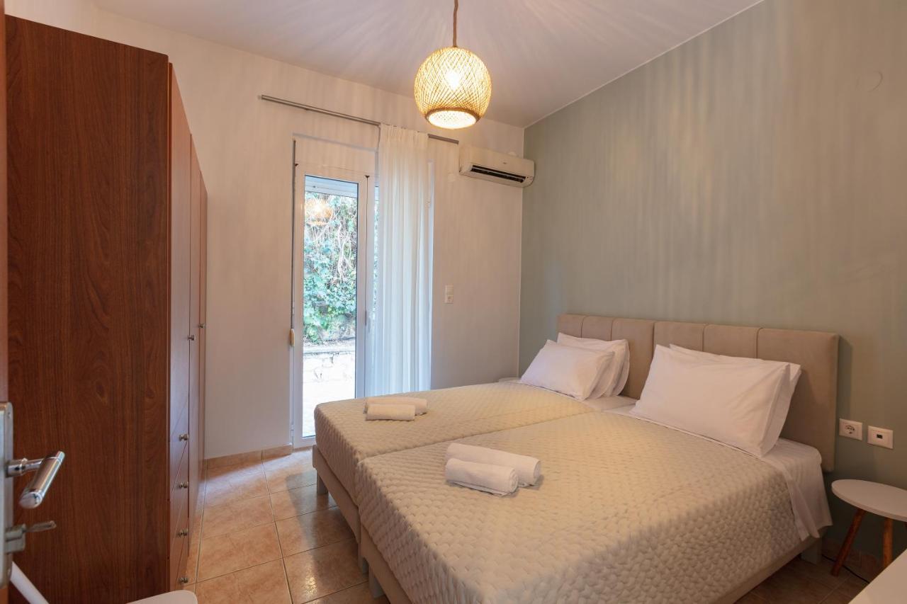 Pietra Di Mare Aparthotel Petres  ภายนอก รูปภาพ