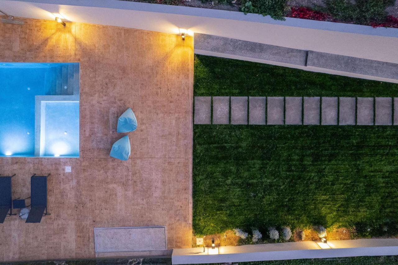 Pietra Di Mare Aparthotel Petres  ภายนอก รูปภาพ