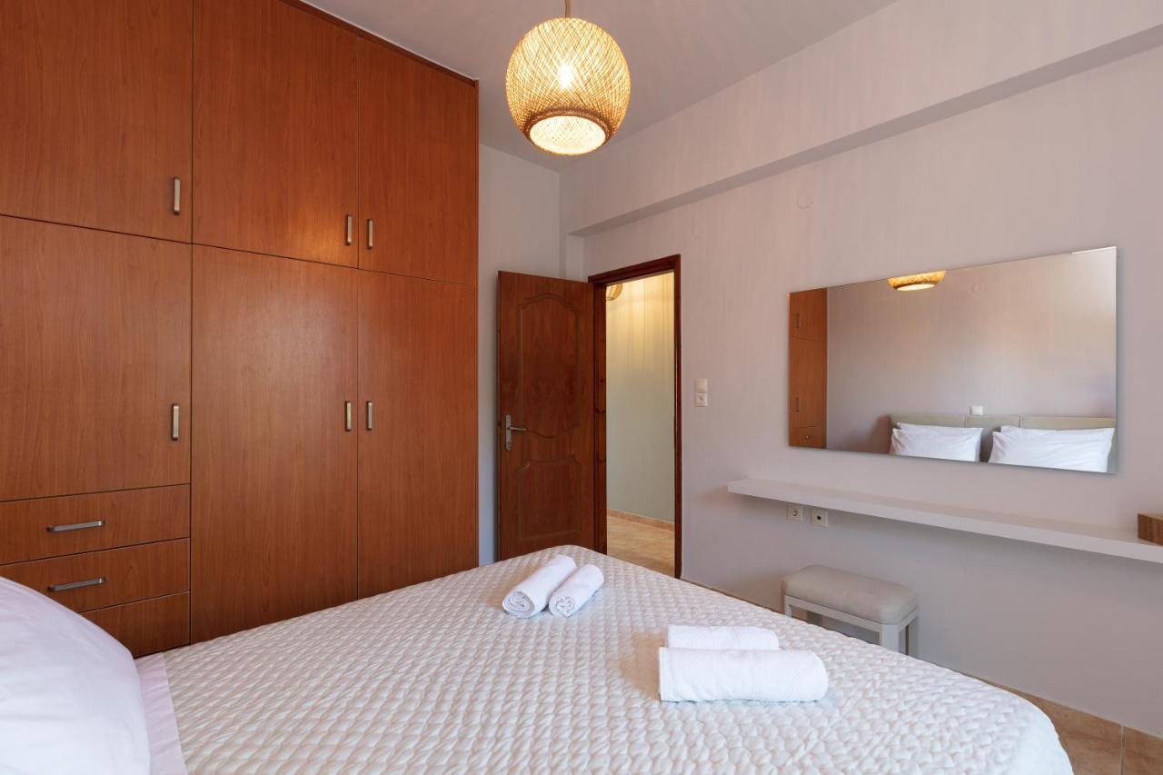Pietra Di Mare Aparthotel Petres  ภายนอก รูปภาพ