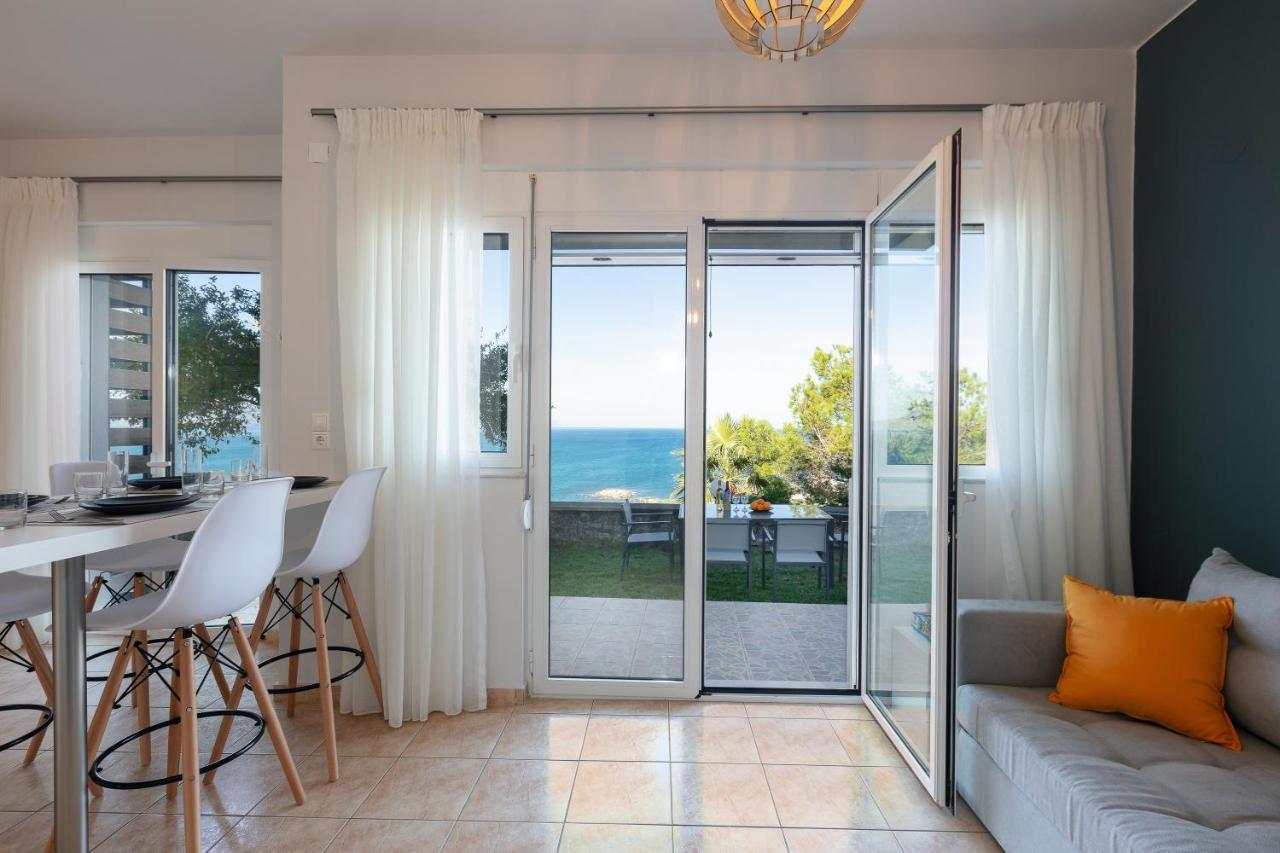 Pietra Di Mare Aparthotel Petres  ภายนอก รูปภาพ